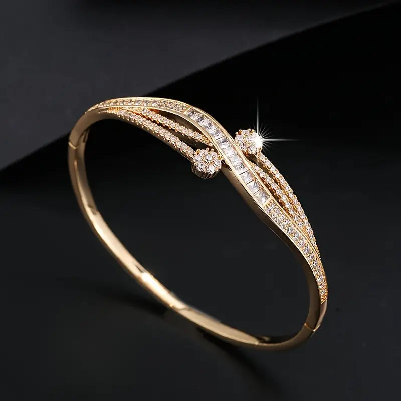 Stylish and Hot-Selling Women's Versatile Zirconia Bracelet.