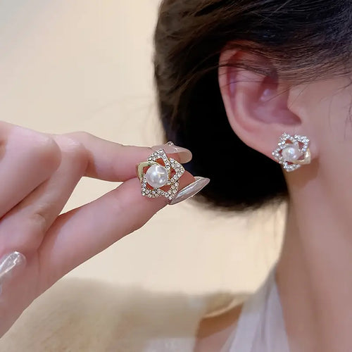 1 Pair Elegant Floral Design Stud Earrings for Women