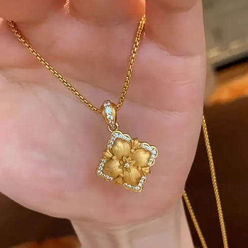 Vintage Style Twisted Double-Sided Clover Necklace with 18K Golden Plated Copper and Synthetic Zirconia -