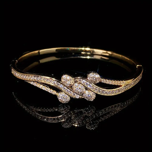 A Bracelet With Zirconia, A Fashionable, Simple, Retro, Shiny, Luxurious Women's Accessory