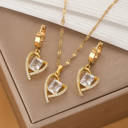 A Set of 3pcs of Stainless Steel Gold-Plated Cubic Zirconia Heart Earrings, Featuring a Light Luxury Romantic Style