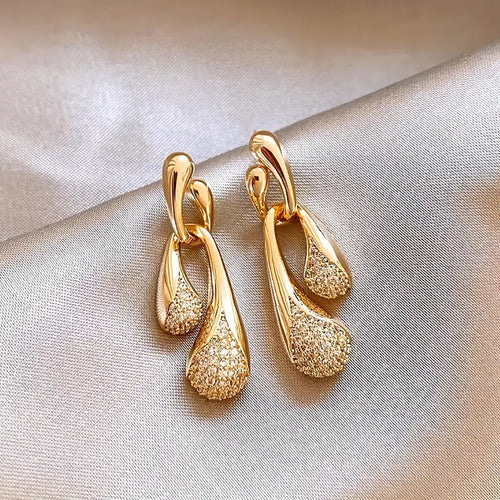 1 Pair Elegant Golden-Tone Drop Earrings with Sparkling Water Droplet Design