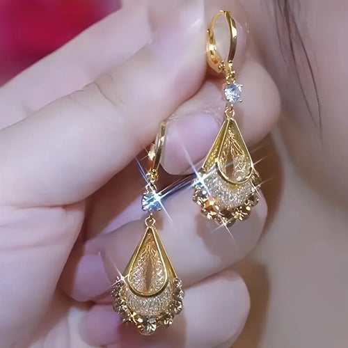 1 Pair of Golden Mesh Rhinestone Teardrop Stud Earrings