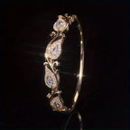 A Bracelet Featuring a Teardrop-Shaped Design with Micro-Inlaid Synthetic Zirconia.