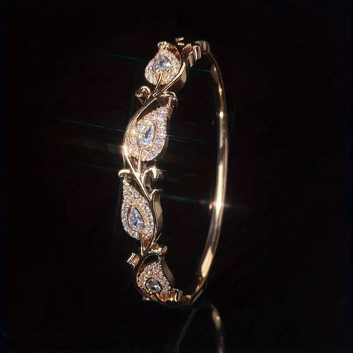 A Bracelet Featuring a Teardrop-Shaped Design with Micro-Inlaid Synthetic Zirconia