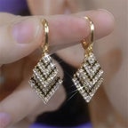 Pair of Elegant Rhombus Full Rhinestone Earrings for Women.