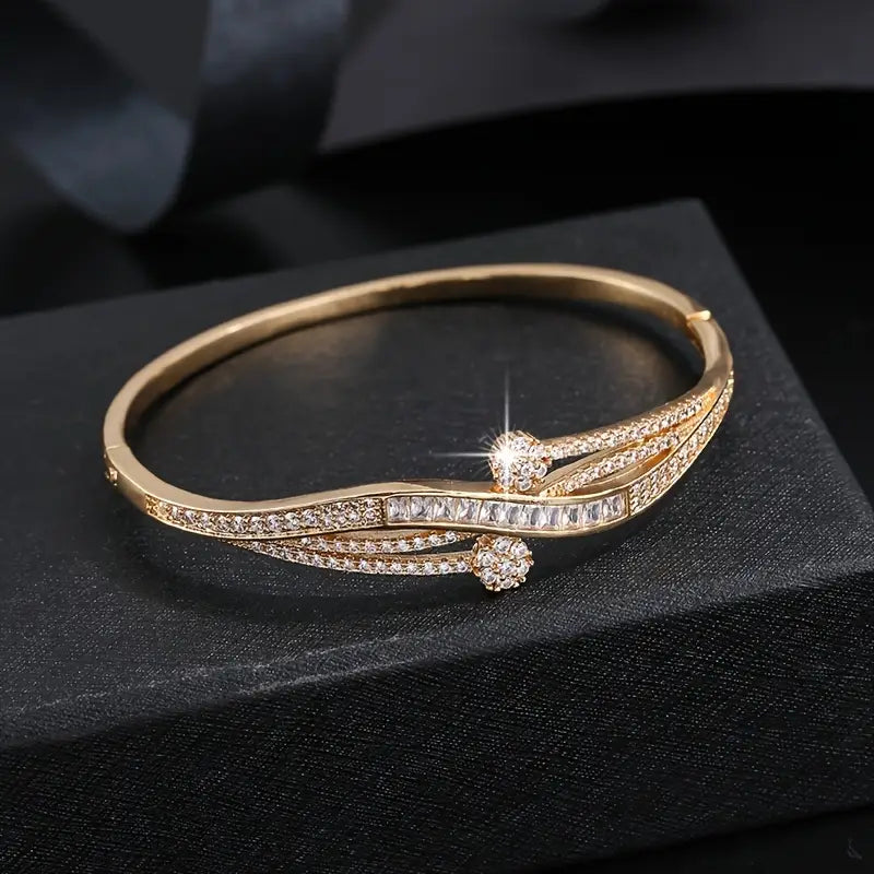 Stylish and Hot-Selling Women's Versatile Zirconia Bracelet.