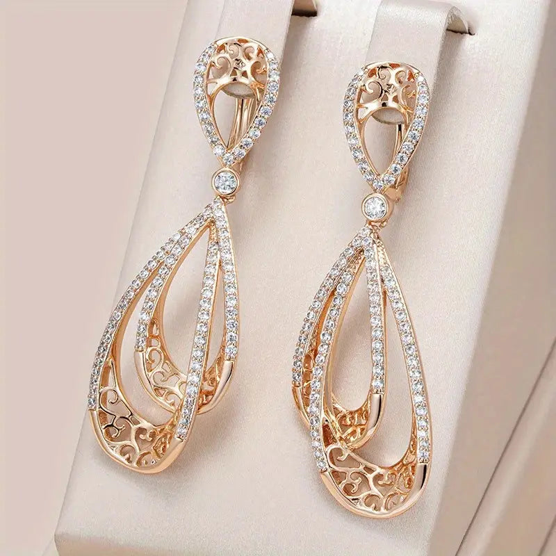1 Pair Golden Vintage Long Earrings for Women.