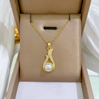 1 Set Fashion Fox Tail Flower Design Titanium Steel Necklace and Earrings.