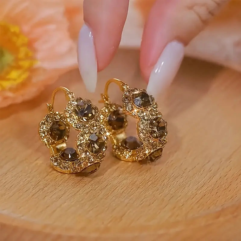 1 Pair of Personalized Hoop Earrings Inlaid with Zirconia Sparkling Design Suitable for Giving Jewelry Gifts to Girlfriends.