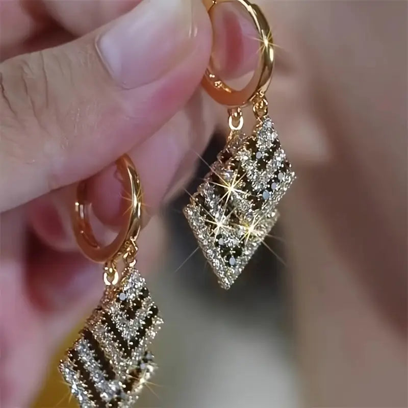 Pair of Elegant Rhombus Full Rhinestone Earrings for Women.