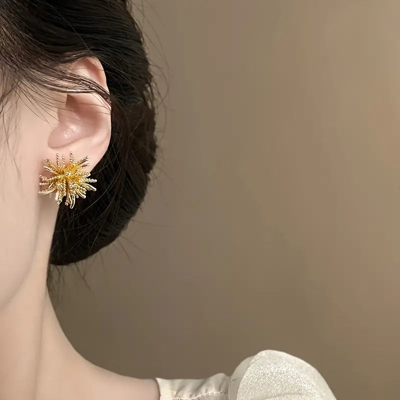 1 Pair Women'S Elegant Floral-like Stud Earrings - Golden-Tone Floral Accent.