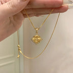 Vintage Style Twisted Double-Sided Clover Necklace with 18K Golden Plated Copper and Synthetic Zirconia -.