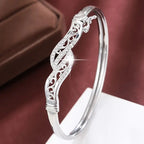 1pc Women's Elegant Vintage Hollow Pattern Bangle.
