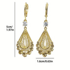 1 Pair of Golden Mesh Rhinestone Teardrop Stud Earrings.