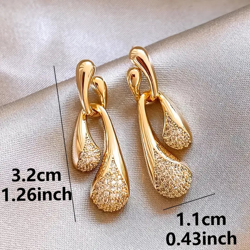 1 Pair Elegant Golden-Tone Drop Earrings with Sparkling Water Droplet Design.