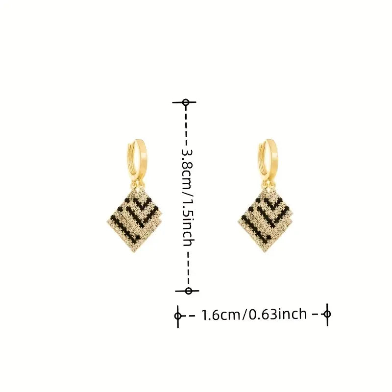 Pair of Elegant Rhombus Full Rhinestone Earrings for Women.