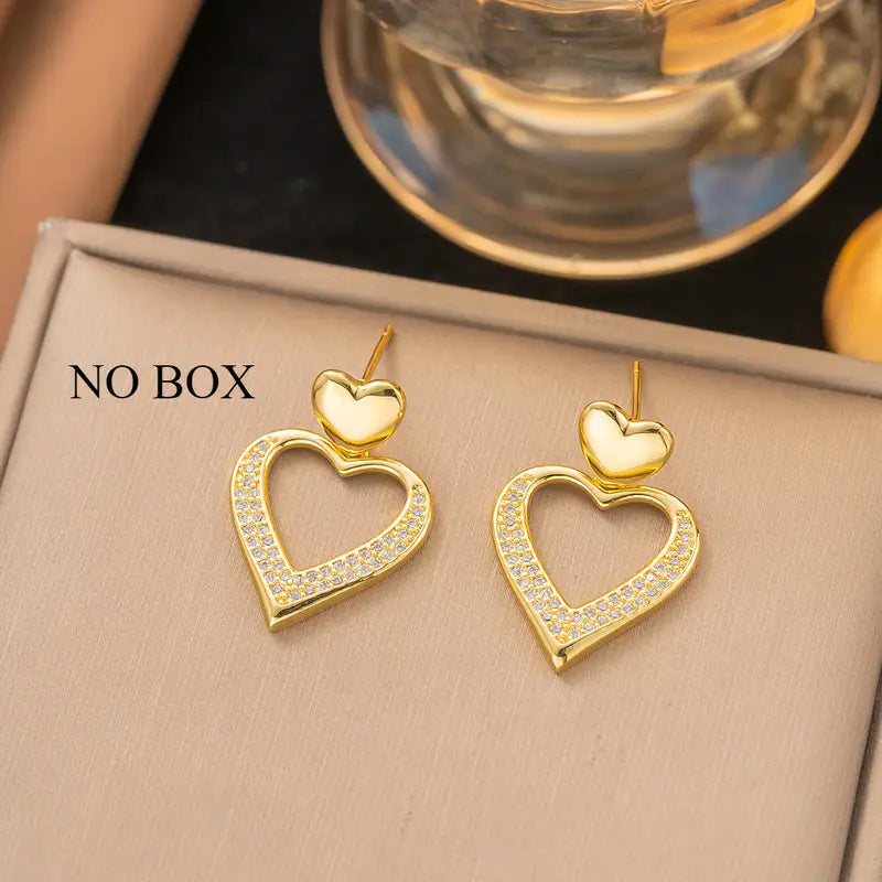 3pcs Elegant 18K Golden Plated Stainless Steel Heart Pendant Necklace and Earrings Set.