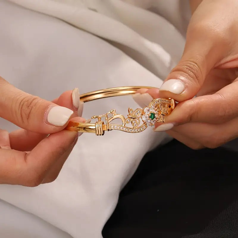One Piece Copper Bracelet Open Bracelet Inlaid with Rhinestones Butterfly Hollow Luxury Party Retro Christmas Gift Personality Accessories Women's Jewelry.