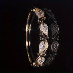 A Bracelet Featuring a Teardrop-Shaped Design with Micro-Inlaid Synthetic Zirconia.