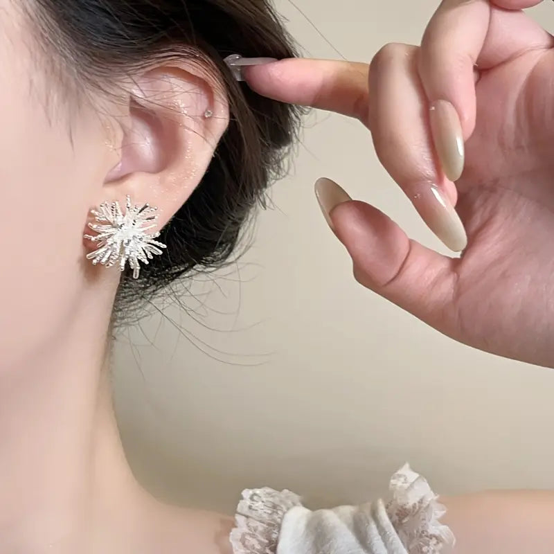 1 Pair Women'S Elegant Floral-like Stud Earrings - Golden-Tone Floral Accent.