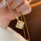 Vintage Style Twisted Double-Sided Clover Necklace with 18K Golden Plated Copper and Synthetic Zirconia -.