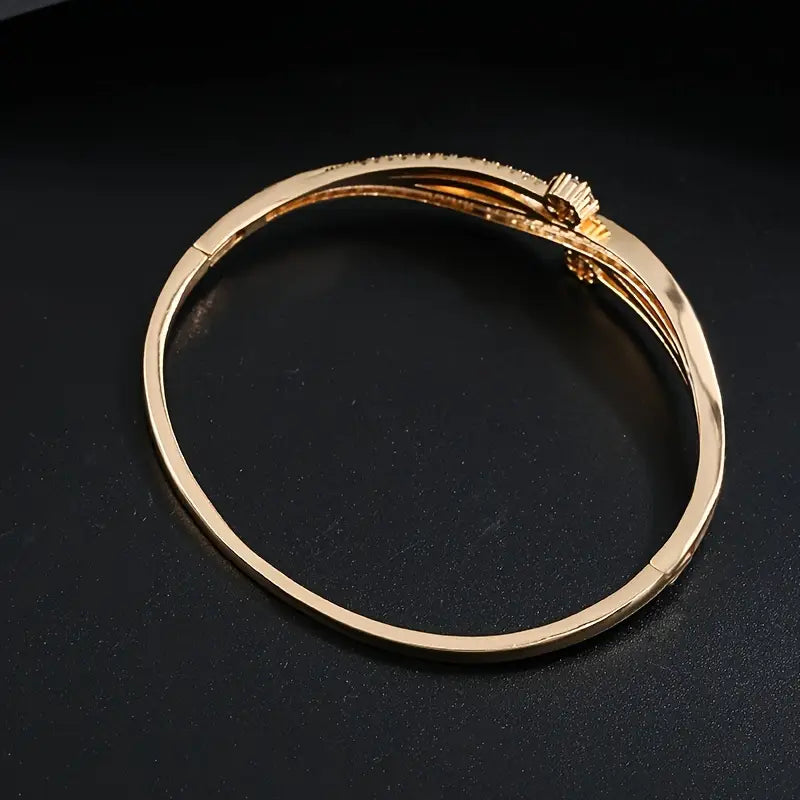 Stylish and Hot-Selling Women's Versatile Zirconia Bracelet.
