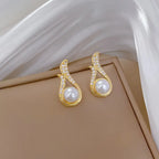 1 Set Fashion Fox Tail Flower Design Titanium Steel Necklace and Earrings.
