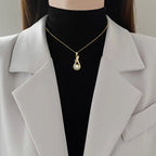 1 Set Fashion Fox Tail Flower Design Titanium Steel Necklace and Earrings.