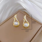 1 Set Fashion Fox Tail Flower Design Titanium Steel Necklace and Earrings.