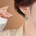 Pair of Elegant Rhombus Full Rhinestone Earrings for Women.